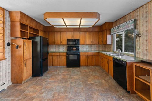 5714 48B Avenue, Camrose, AB - Indoor Photo Showing Kitchen With Double Sink