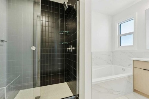 199 Langwell Common Se, Airdrie, AB - Indoor Photo Showing Bathroom