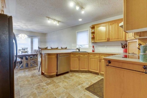 14 Lawrence Crescent, Red Deer, AB - Indoor Photo Showing Kitchen