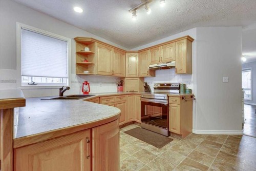 14 Lawrence Crescent, Red Deer, AB - Indoor Photo Showing Kitchen