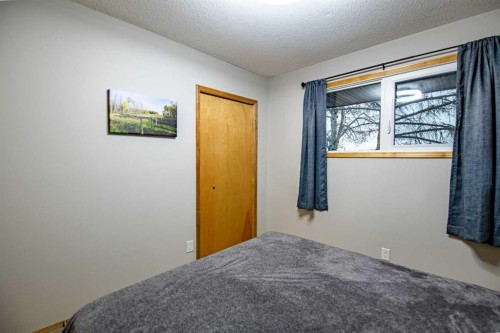 1012-25054 South Pine Lake Road, Rural Red Deer County, AB - Indoor Photo Showing Bedroom
