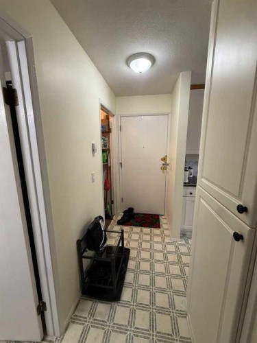 201-5519 Kerry Wood Drive, Red Deer, AB - Indoor Photo Showing Other Room