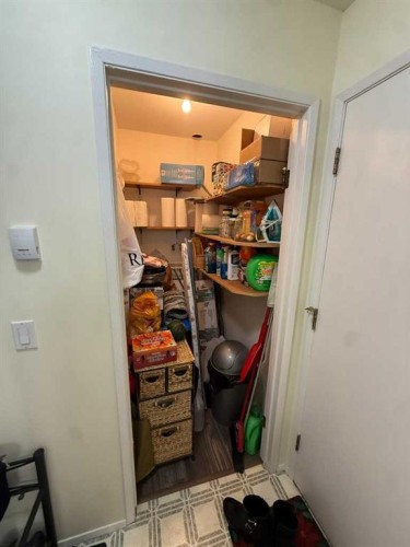 201-5519 Kerry Wood Drive, Red Deer, AB - Indoor Photo Showing Other Room