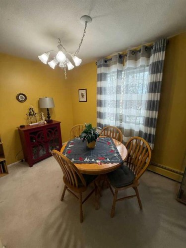 201-5519 Kerry Wood Drive, Red Deer, AB - Indoor Photo Showing Dining Room