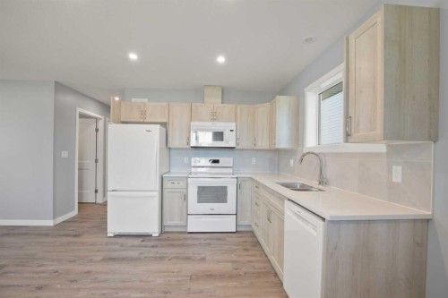 109 Aztec Crescent, Blackfalds, AB - Indoor Photo Showing Kitchen With Double Sink