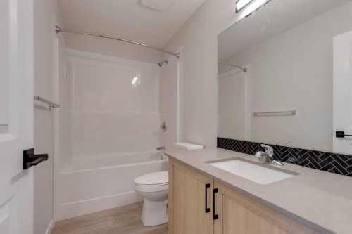 101-81 Midtown Boulevard Sw, Airdrie, AB - Indoor Photo Showing Bathroom