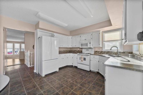 5220 47 Street, Camrose, AB - Indoor Photo Showing Kitchen