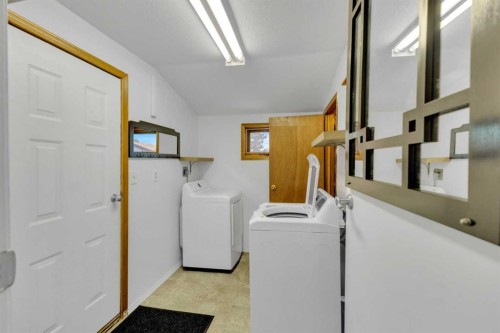 2014 24 Avenue, Delburne, AB - Indoor Photo Showing Laundry Room