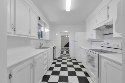 2014 24 Avenue, Delburne, AB - Indoor Photo Showing Kitchen With Double Sink
