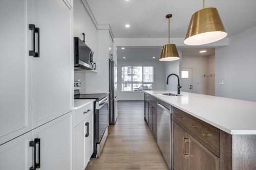 40 Irvin Way, Sylvan Lake, AB - Indoor Photo Showing Kitchen With Upgraded Kitchen