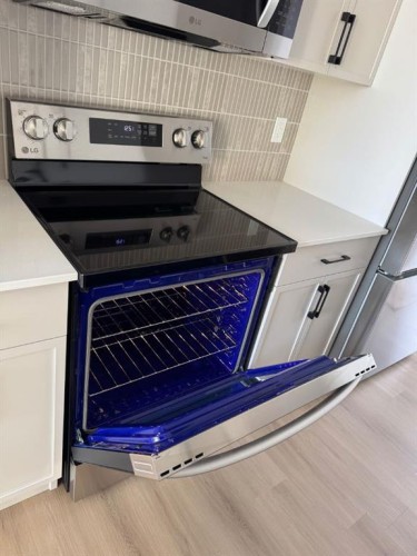 42 Irvin Way, Sylvan Lake, AB - Indoor Photo Showing Kitchen