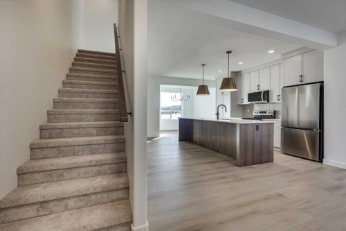 42 Irvin Way, Sylvan Lake, AB - Indoor Photo Showing Kitchen