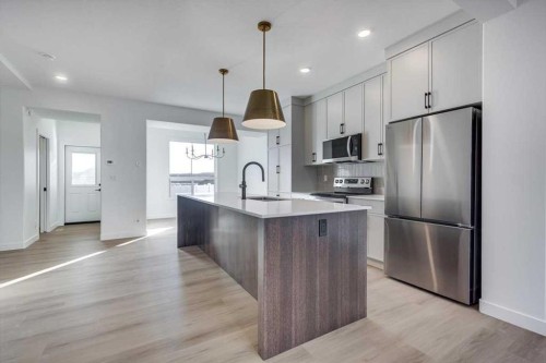42 Irvin Way, Sylvan Lake, AB - Indoor Photo Showing Kitchen With Upgraded Kitchen