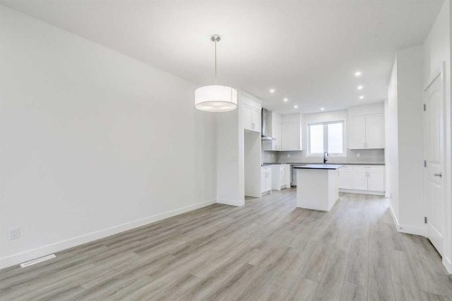 221 Bridgeport Gate Sw, Chestermere, AB - Indoor Photo Showing Kitchen