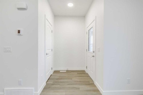 221 Bridgeport Gate Sw, Chestermere, AB - Indoor Photo Showing Other Room