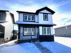 80 Oxford Boulevard  Penhold, AB T4E 1X4