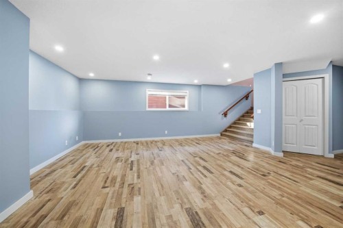 9 Thomas Place, Red Deer, AB - Indoor Photo Showing Other Room