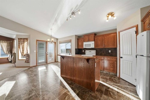 9 Thomas Place, Red Deer, AB - Indoor Photo Showing Kitchen