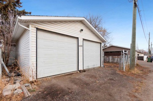 5209 42 Street, Olds, AB - Outdoor With Exterior