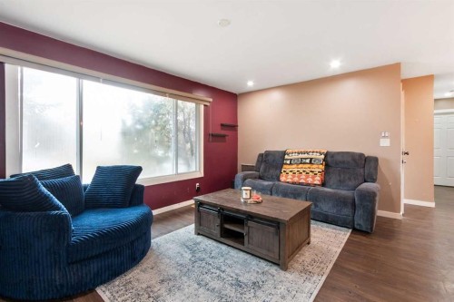 5209 42 Street, Olds, AB - Indoor Photo Showing Living Room