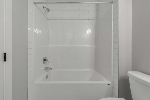 197 Bridgeport Gate, Chestermere, AB - Indoor Photo Showing Bathroom