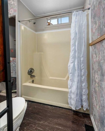 12-4504 41 Street, Camrose, AB 