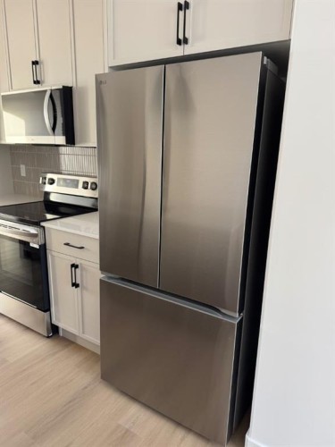 44 Irvin Way, Sylvan Lake, AB - Indoor Photo Showing Kitchen