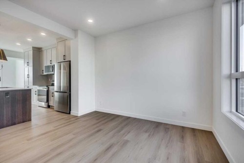 46 Irvin Way, Sylvan Lake, AB - Indoor Photo Showing Kitchen
