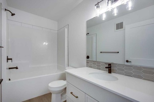 46 Irvin Way, Sylvan Lake, AB - Indoor Photo Showing Bathroom