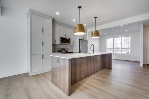 46 Irvin Way, Sylvan Lake, AB - Indoor Photo Showing Kitchen With Upgraded Kitchen