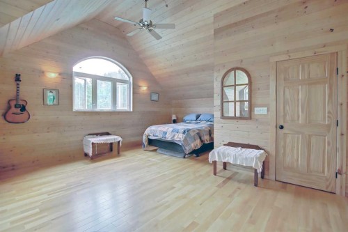 53309 A 65 Range, Gainford, AB - Indoor Photo Showing Bedroom