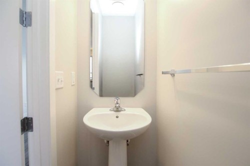 404-125 Caribou Crescent, Red Deer, AB - Indoor Photo Showing Bathroom