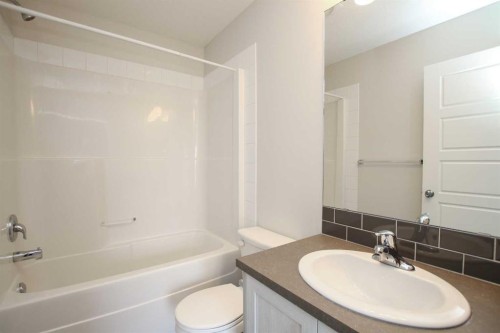 404-125 Caribou Crescent, Red Deer, AB - Indoor Photo Showing Bathroom