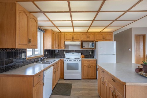 5404 49 Ave, Alix, AB - Indoor Photo Showing Kitchen With Double Sink