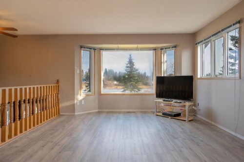 5404 49 Ave, Alix, AB - Indoor