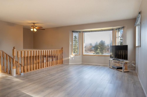 5404 49 Ave, Alix, AB - Indoor Photo Showing Other Room