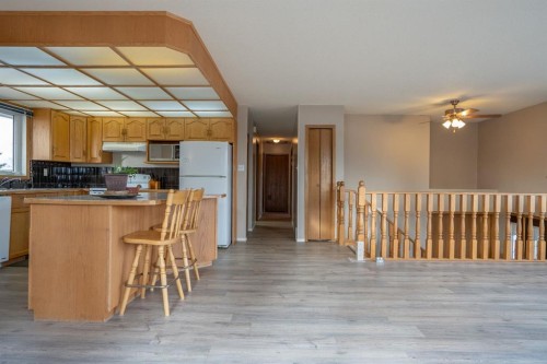 5404 49 Ave, Alix, AB - Indoor Photo Showing Kitchen