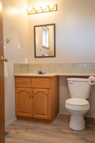 5404 49 Ave, Alix, AB - Indoor Photo Showing Bathroom