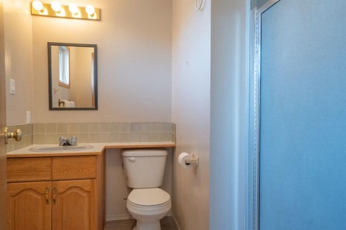 5404 49 Ave, Alix, AB - Indoor Photo Showing Bathroom