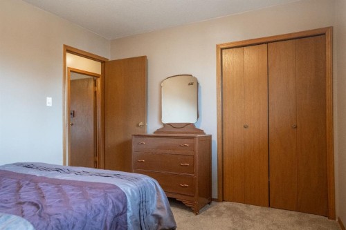 5404 49 Ave, Alix, AB - Indoor Photo Showing Bedroom