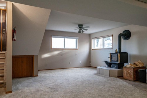 5404 49 Ave, Alix, AB - Indoor