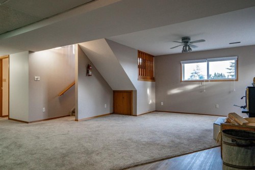 5404 49 Ave, Alix, AB - Indoor