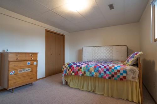 5404 49 Ave, Alix, AB - Indoor Photo Showing Bedroom
