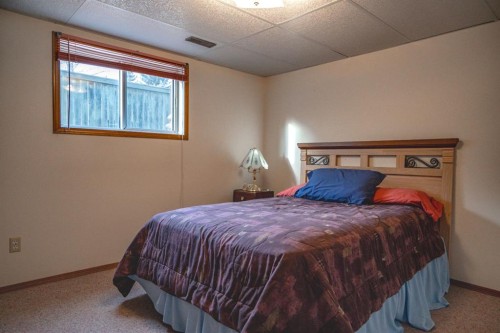 5404 49 Ave, Alix, AB - Indoor Photo Showing Bedroom
