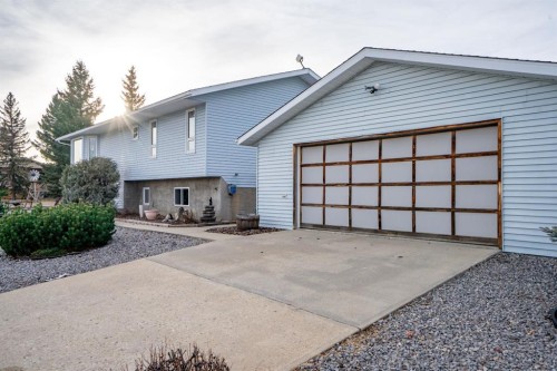 5404 49 Ave, Alix, AB - Outdoor