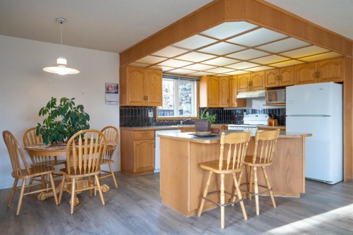 5404 49 Ave, Alix, AB - Indoor Photo Showing Kitchen