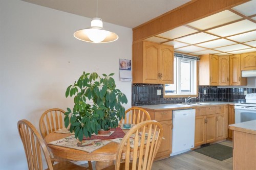 5404 49 Ave, Alix, AB - Indoor