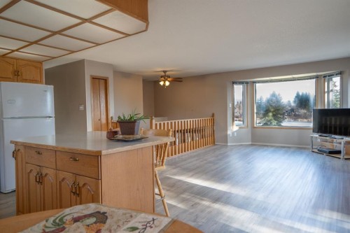 5404 49 Ave, Alix, AB - Indoor Photo Showing Kitchen