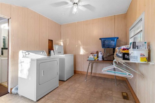 2013 25Th Avenue, Delburne, AB - Indoor Photo Showing Laundry Room
