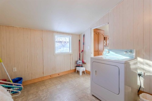 2013 25Th Avenue, Delburne, AB - Indoor Photo Showing Laundry Room